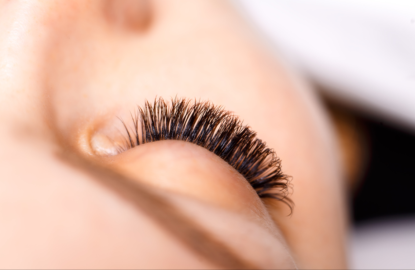 woman-lashes-01.png